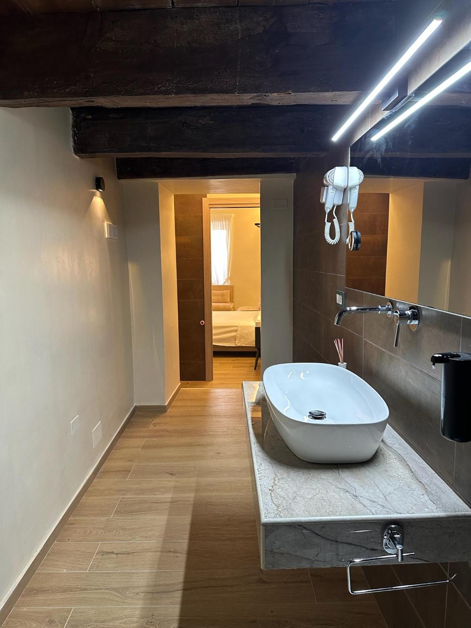 Camera Matrimoniale con Bagno Privato